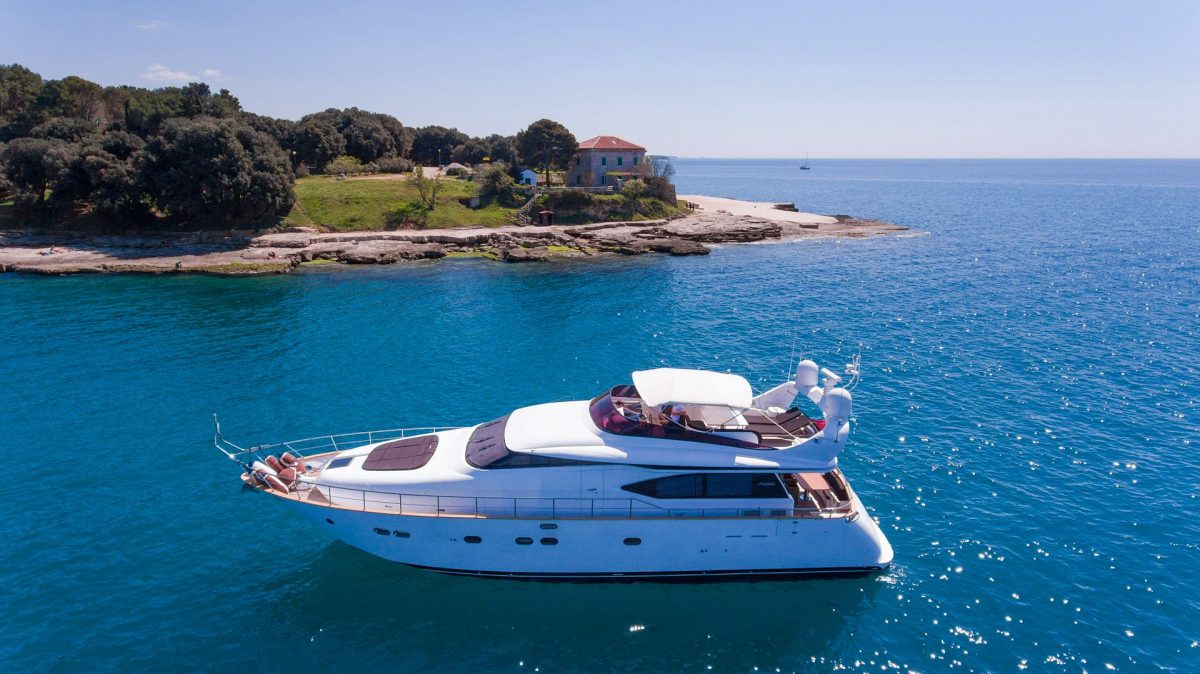 adriatic yacht charter presently at sea